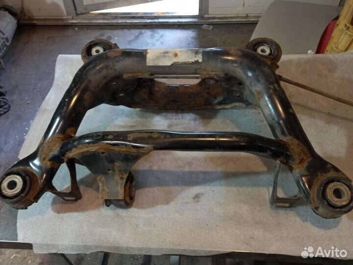 Подрамник задний BMW3 E46