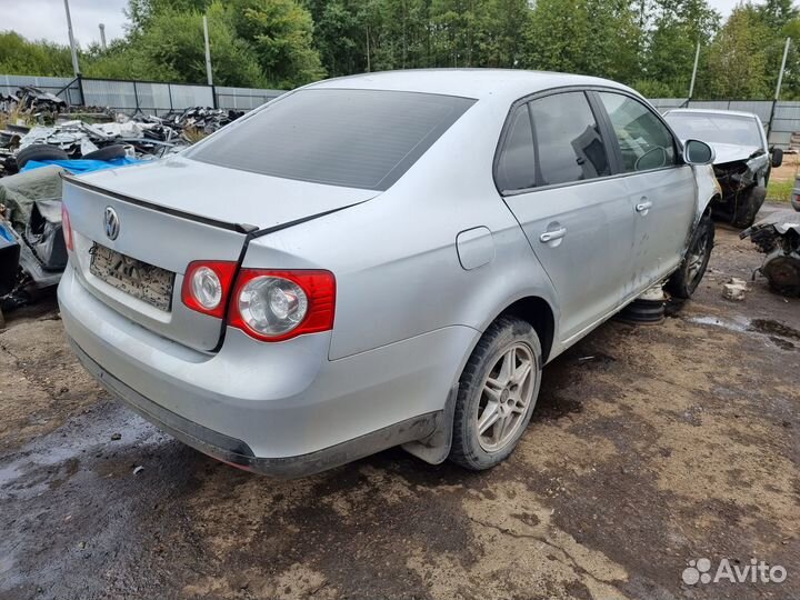 Кузов кусок Vw Jetta 5 джетта V серебристый 2008г