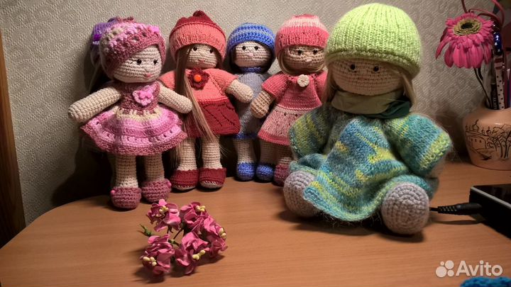 Вязаная игрушка - куколка ручной работы