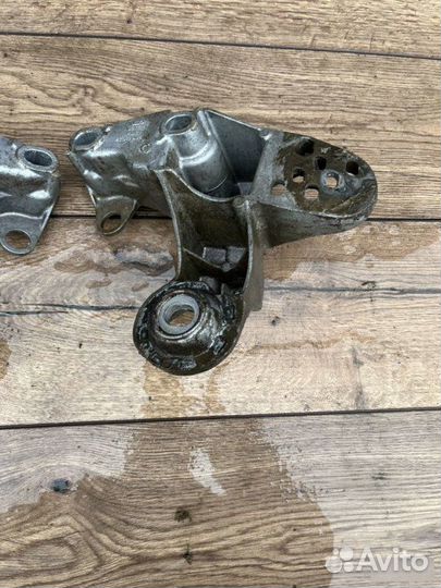 Кронштейн Volkswagen Passat 2.0