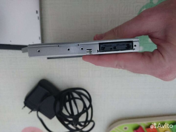 DVD RW привод UJ8B0