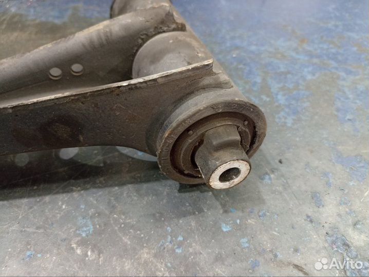 Рычаг верхний передний правый Chrysler Crossfire