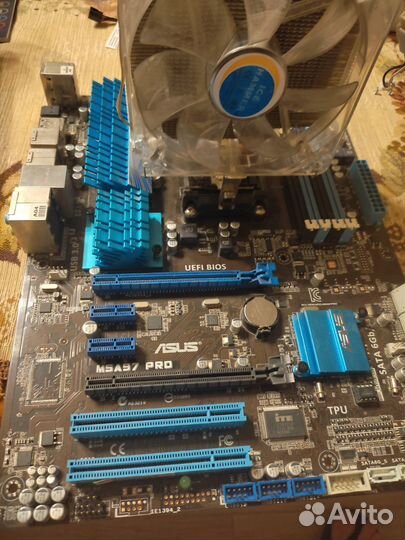 Материнская плата с процессором и памятью