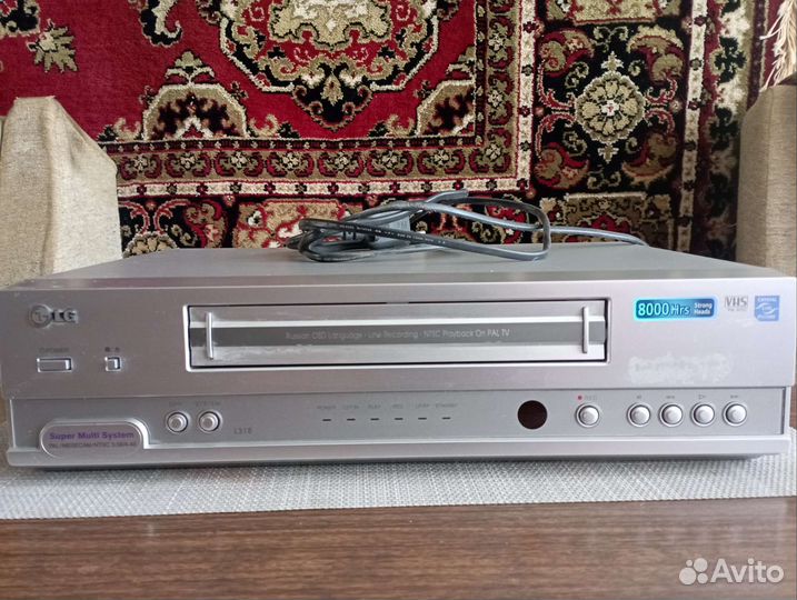 Видеомагнитофон LG