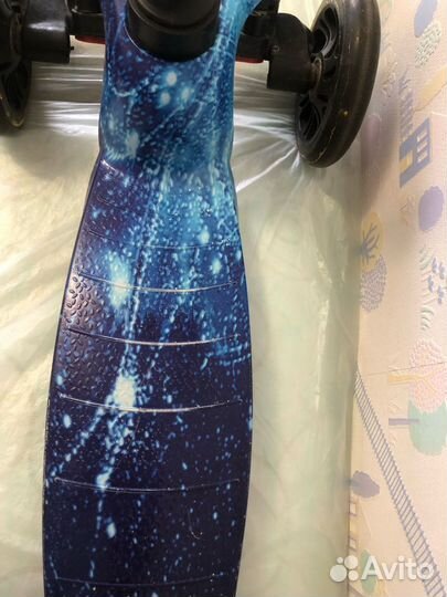 Самокат трехколесный со светящимися колесами