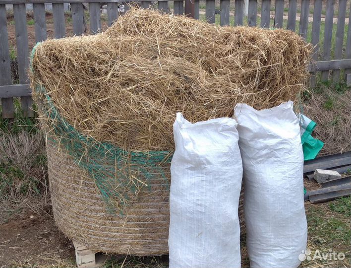 Солома в мешках