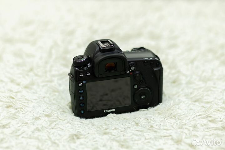 Canon 5D Mark IV 4