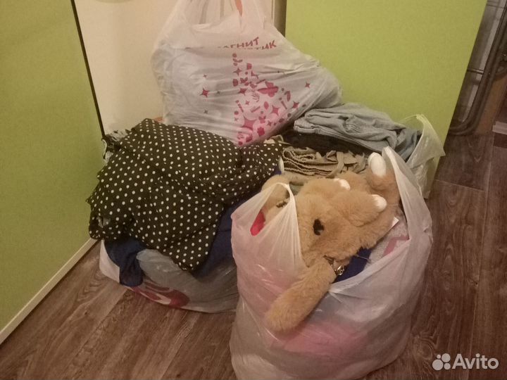 Вещи женские и подростковые. р-р 40-46 бесплатно