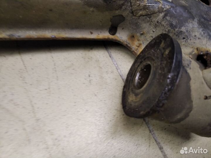 Рычаг передний левый Almera N16 2000-2006