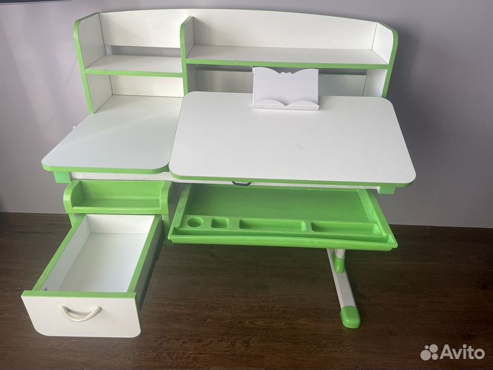 Письменный стол-школьная парта