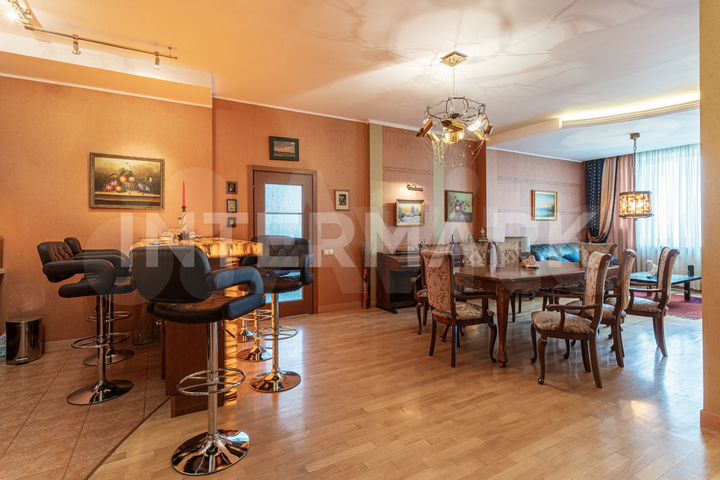 7-к. квартира, 349,3 м², 6/10 эт.