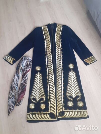 Восточный мужской халат праздничный