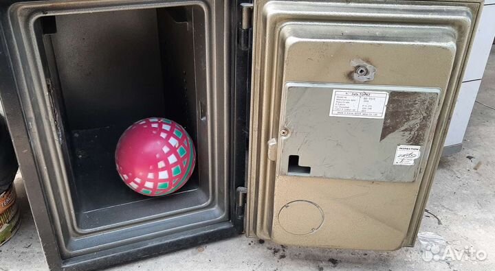 Сейф для денег и документов домашний