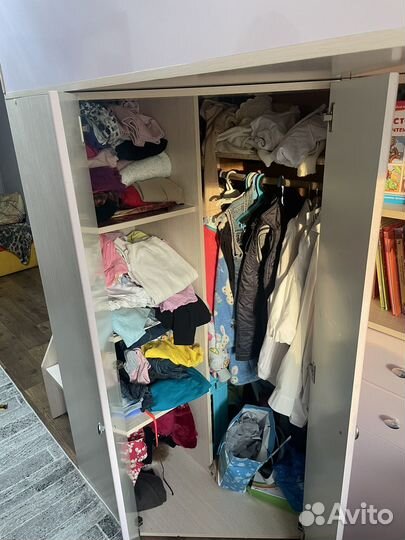 Детская кровать чердак со столом и шкафом