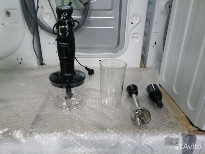 Погружной блендер Scarlett SC-HB42F55, черный