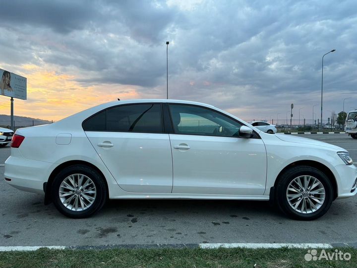 Volkswagen Jetta 1.6 AT, 2015, 235 000 км
