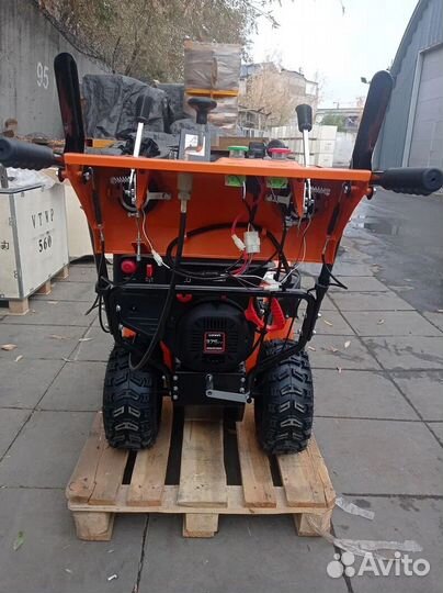 Снегоуборщик бензиновый с электростартером