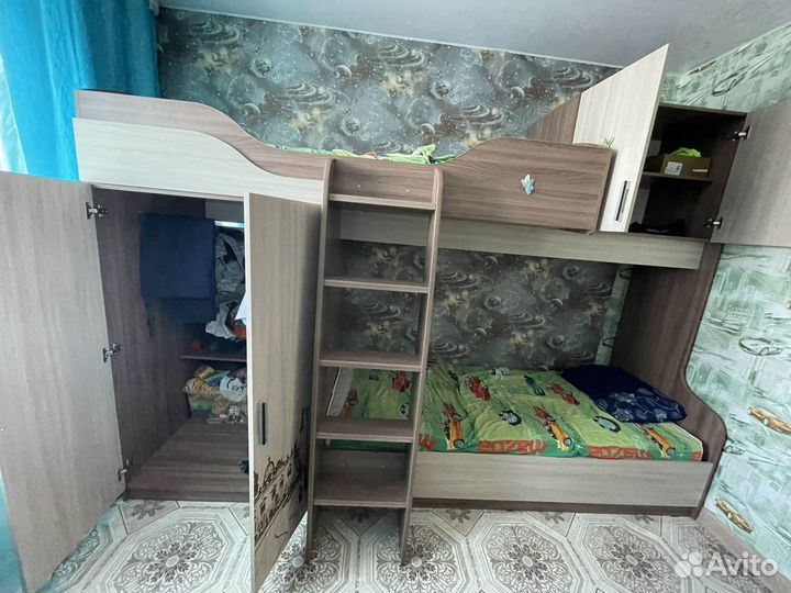 Кровать двухьярусная