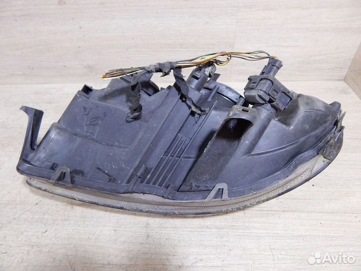 Фара правая Opel Omega B