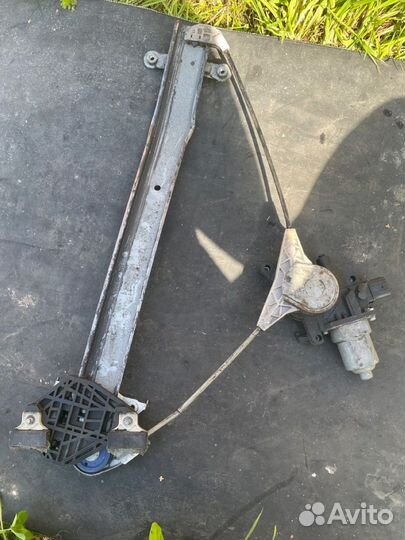 Стеклоподъемник передний левой двери Subaru