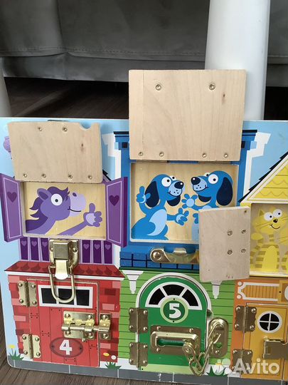 Бизиборд с замочками Melissa & Doug