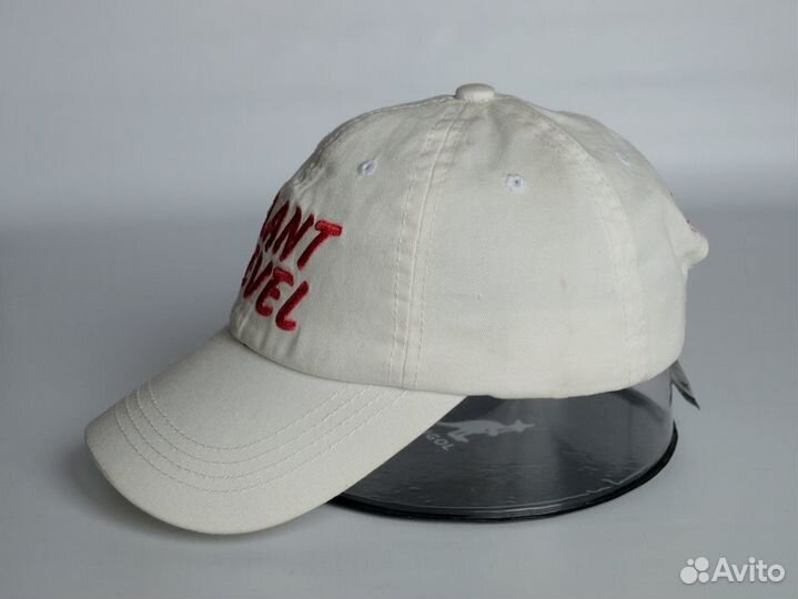 Белая летняя бейсболка 