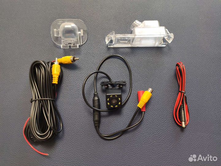 Камера заднего вида на Hyundai Solaris 1/Kia Rio 3