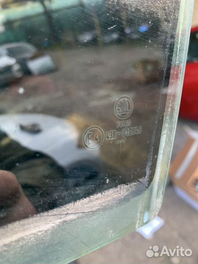Стекло заднее левое Skoda Rapid 1 2017