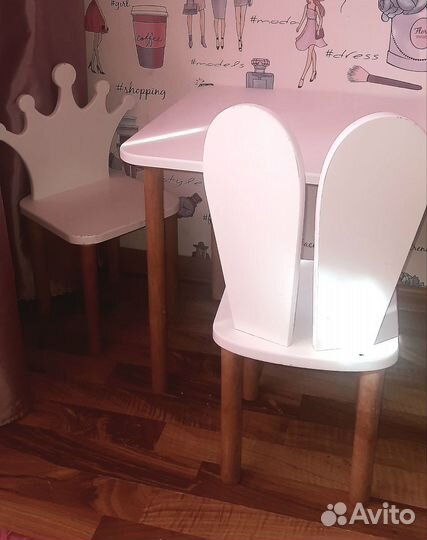 Детский столик и два стула