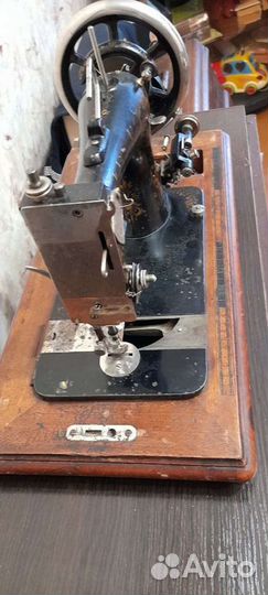 Швейная машинка кайзер