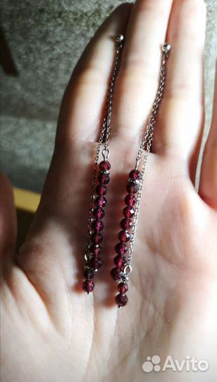 Длинные серьги гвоздики с гранатом