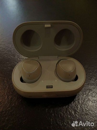 Наушники Samsung Gear iconX