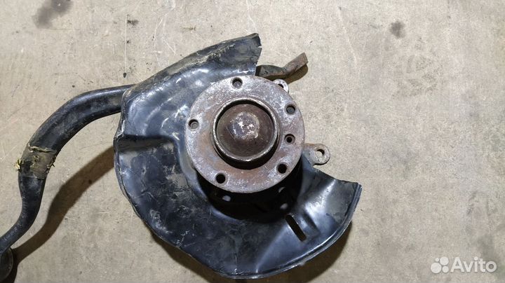 Кулак поворотный передний правый BMW 7 E38