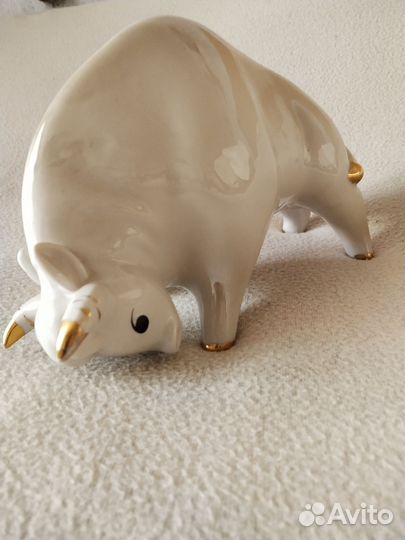 Фарфоровая статуэтка