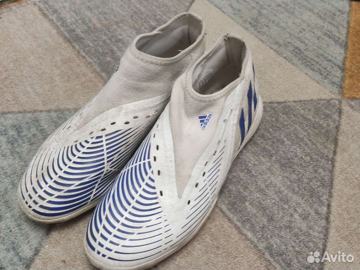 Футбольные бутсы adidas predator сороконожки