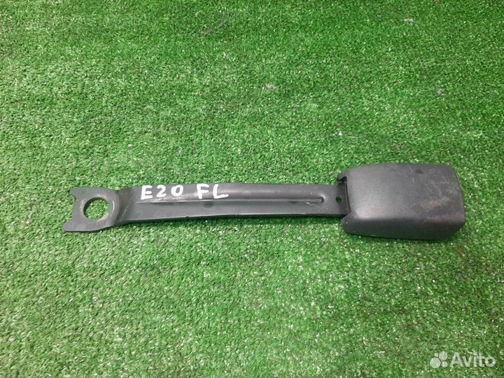 Замок ремня безопасности передний левый Toyota Ay