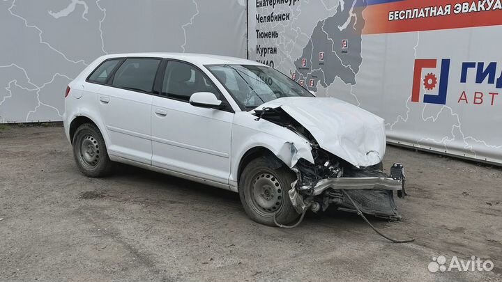 Поводок стеклоочистителя передний правый Audi A3 (8P) 8P1955408A