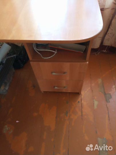 Компьютерный стол