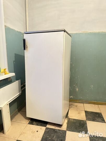 Холодильник полюс с документами. Рабочий