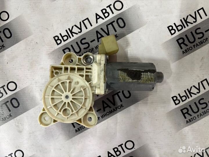 Моторчик стеклоподъемника передний правый Mercedes