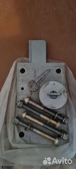 Замок гаражный накладной новый