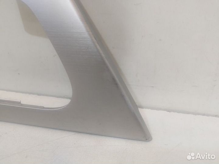 Накладка обшивки двери передняя правая Toyota Land