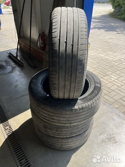 Michelin Pilot Sport 4 235/60 R18