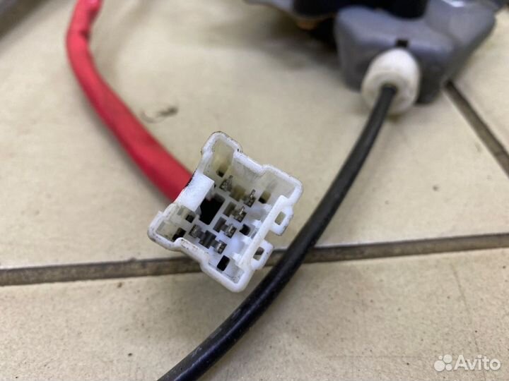 Стеклоподъемник б/у передний правый Infiniti Fx35