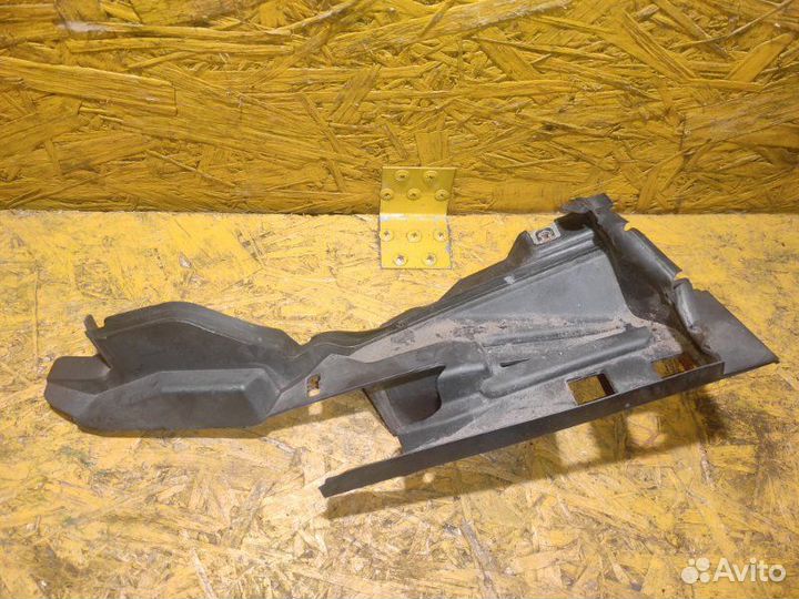 Накладка на крыло правая Ford Focus 3 CB8 1 L