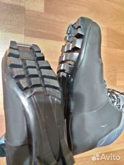 Ботинки лыжные 43. NNN