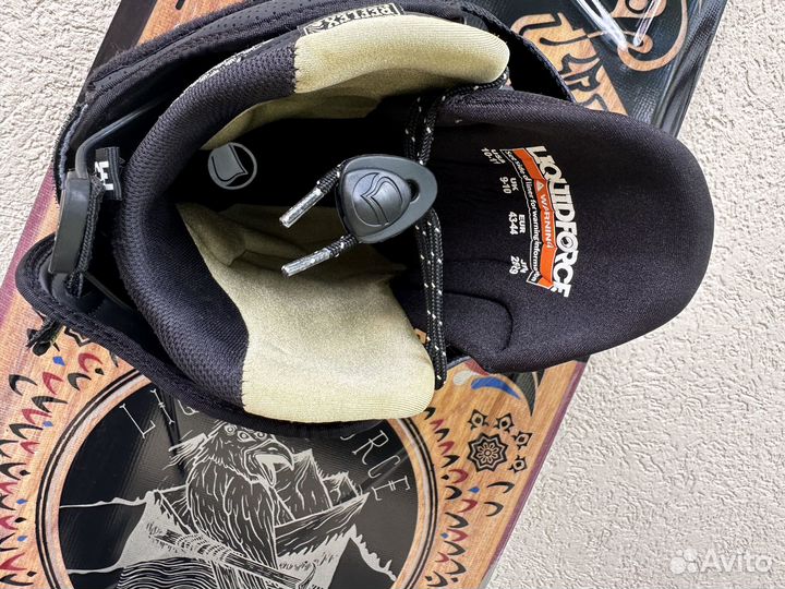 Доска для wakeboard Liquid Force (доска, крепы)