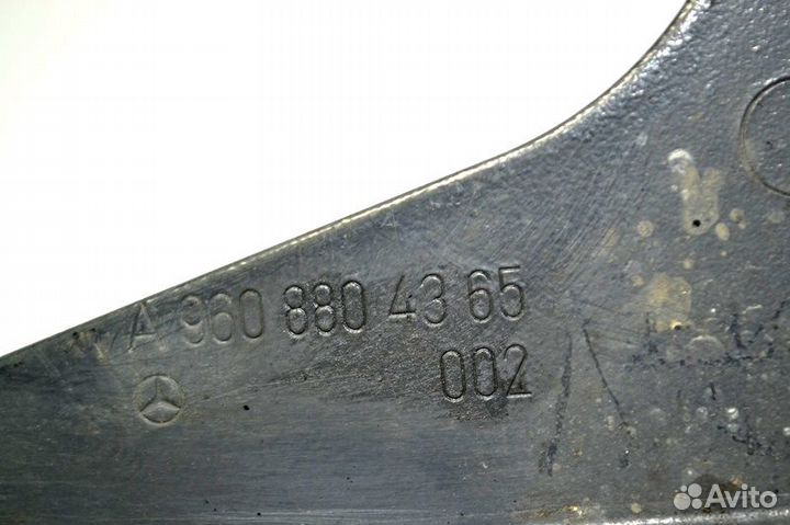 Кронштейн переднего бампера, правый mercedes-benz