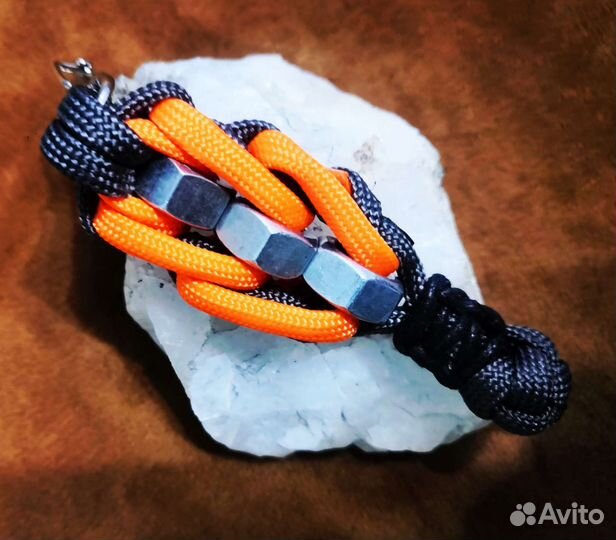 Брелок из паракорда с гайками