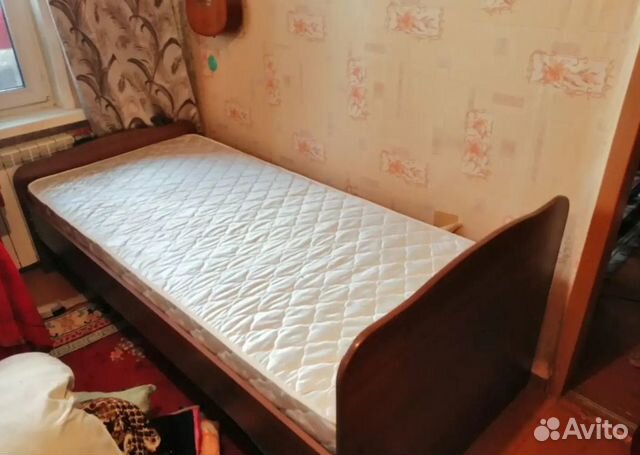 Авито кровать односпальная б у. БЭУШНАЯ одноместная кровать. Кровать за 5 тысяч рублей. Односпальная кровать б/у. Продажная кровать.